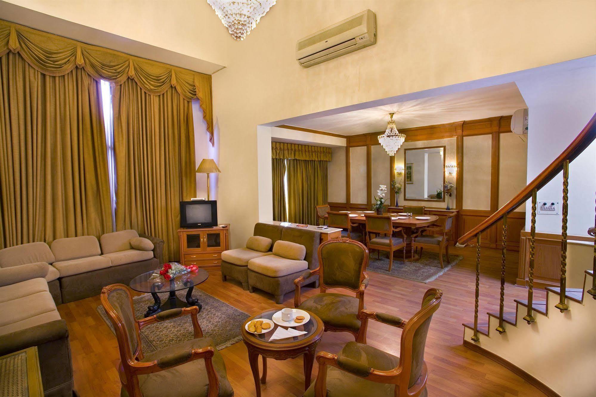 The Bmk Hotel Nueva Delhi Exterior foto