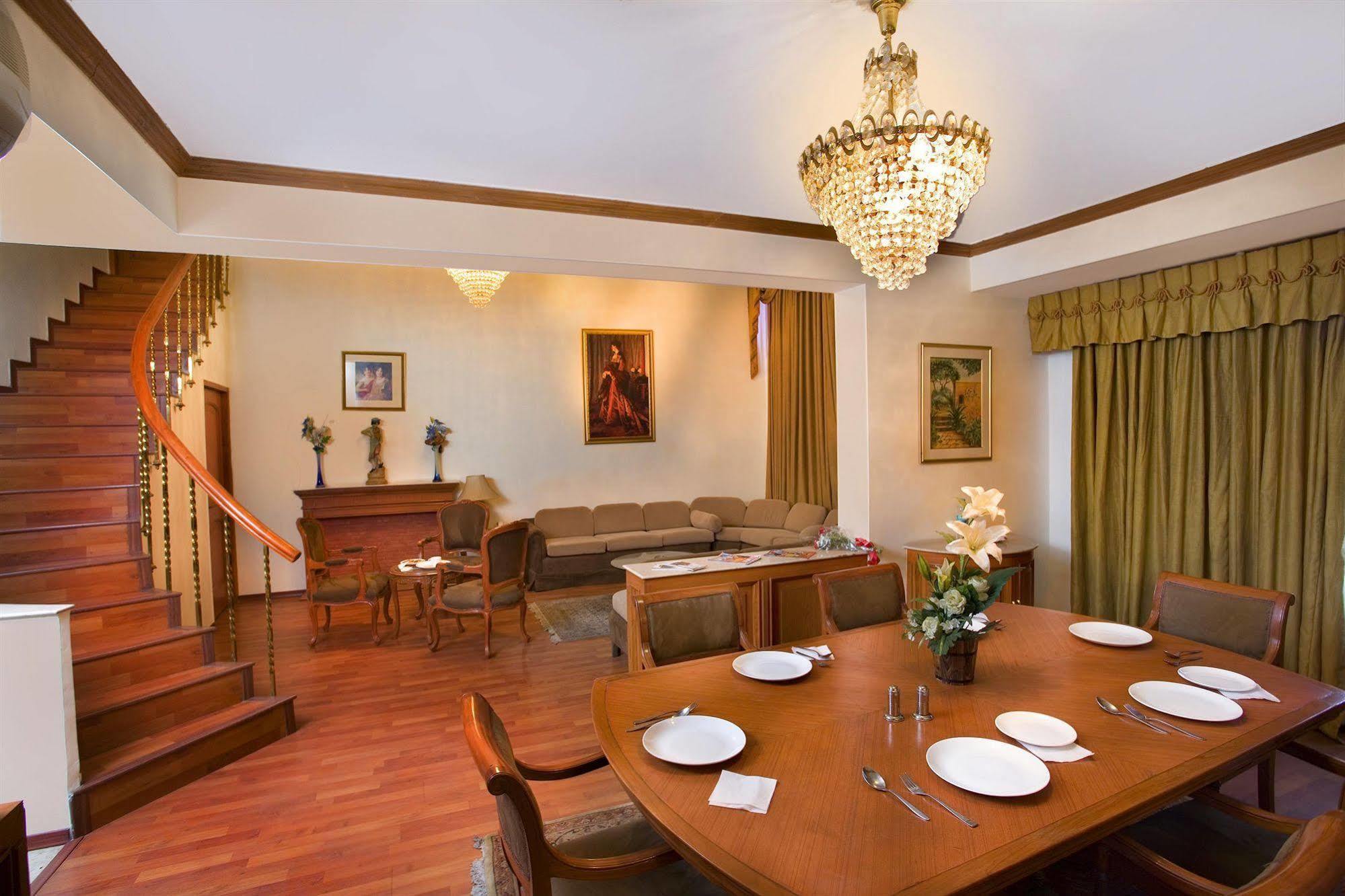 The Bmk Hotel Nueva Delhi Exterior foto